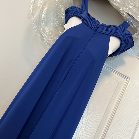 Formal/Evening Gown - Picture 9 of 9